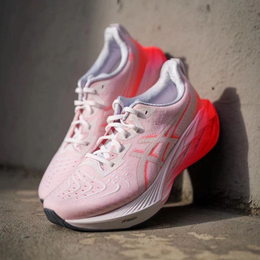Asics Novablast 4 1011B845-100