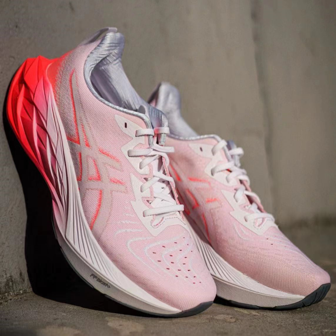 Asics Novablast 4 1011B845-100