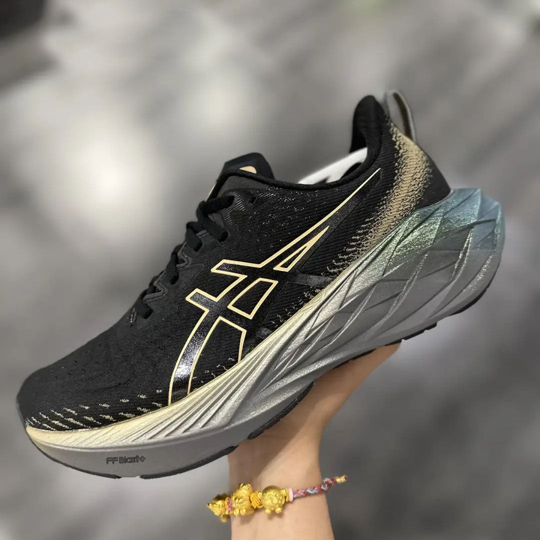 Asics Novablast 4  1011B924-001