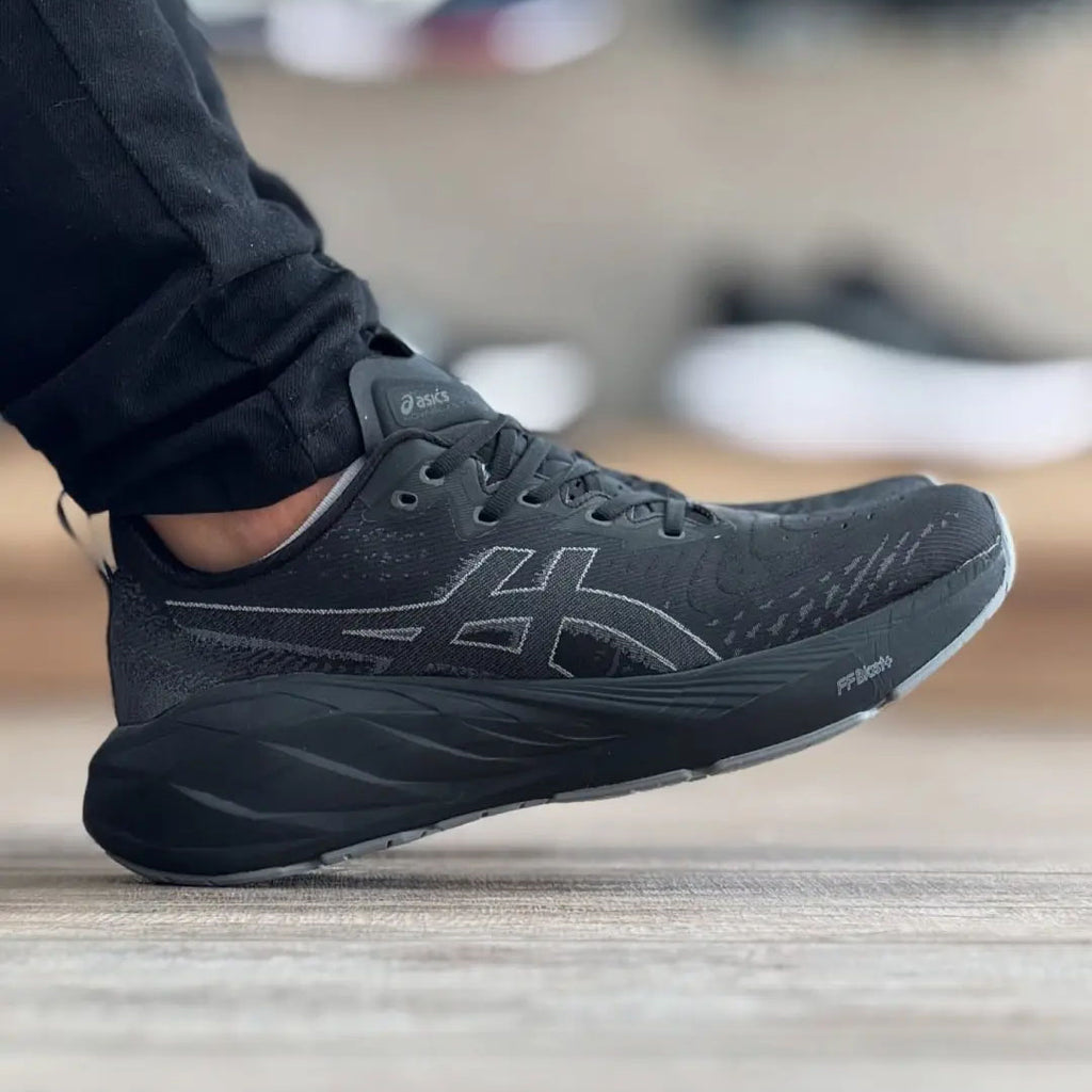 Asics Novablast 4  1011B693-002