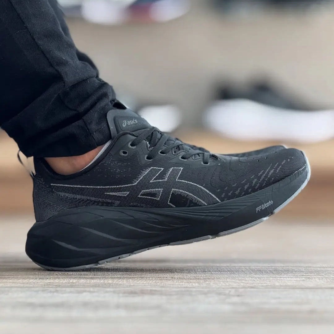Asics Novablast 4  1011B693-002